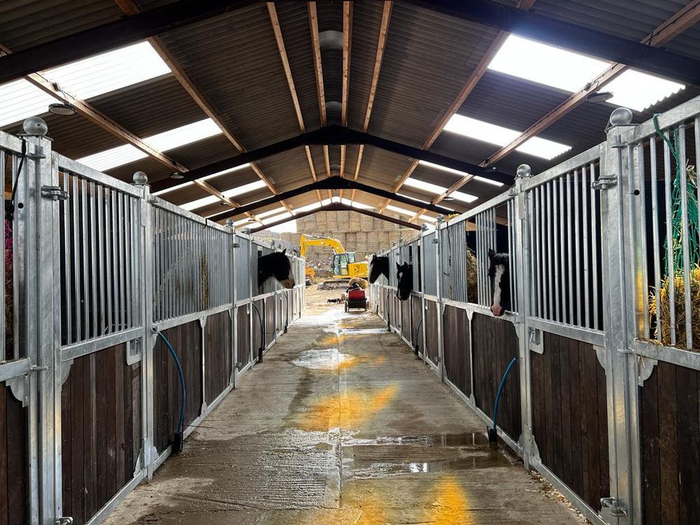 Timber stable block & central aisle
