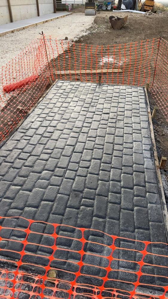 Pattern-imprinted concrete driveway