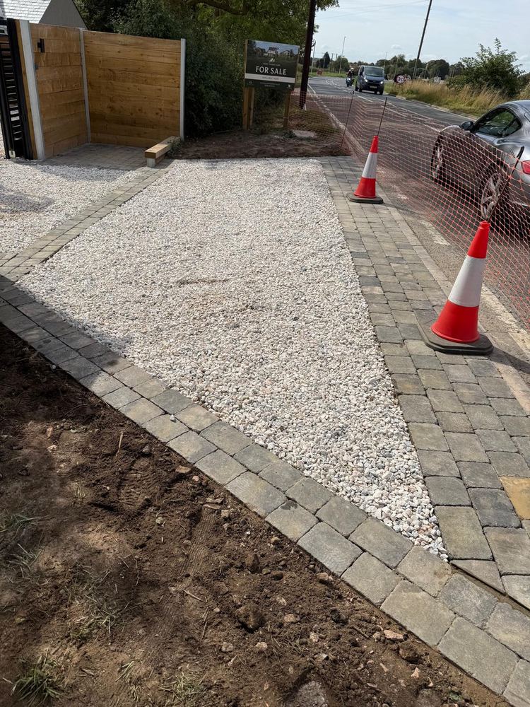 Gravel driveway with block-paved edging