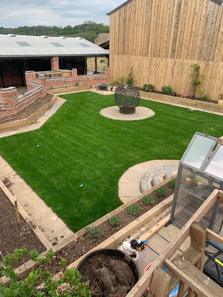 Garden landscaping & turf